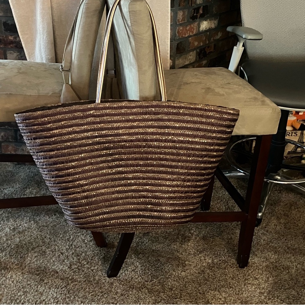 GI-Normous Beach BagWoven Straw Tote Bag in Brown and Metallic